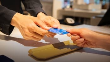 政府や銀行も信頼する、業務代行のパートナーの画像